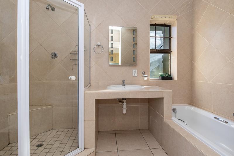 4 Bedroom Property for Sale in Bergvliet Western Cape